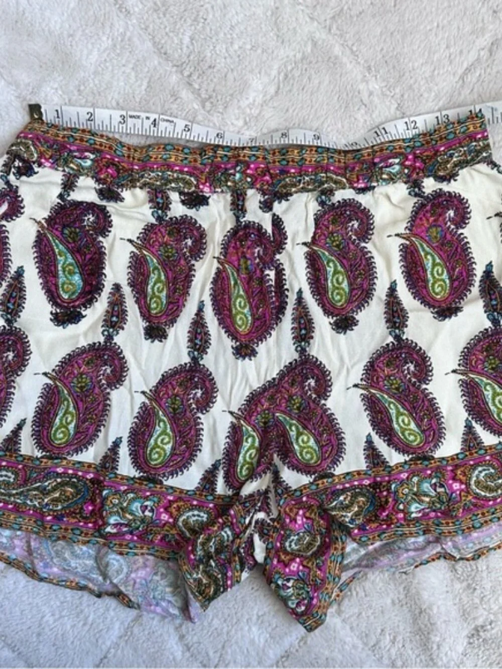 Anthropologie ETT:TWA | Cream Paisley Scarf Print Shorts | Size Small